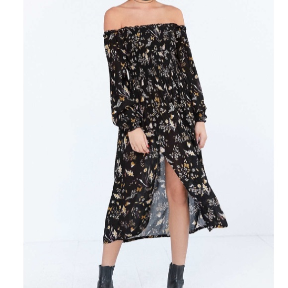 Kimchi Blue Dresses & Skirts - Kimchi Blue Jannie off the Shoulder Midi Dress